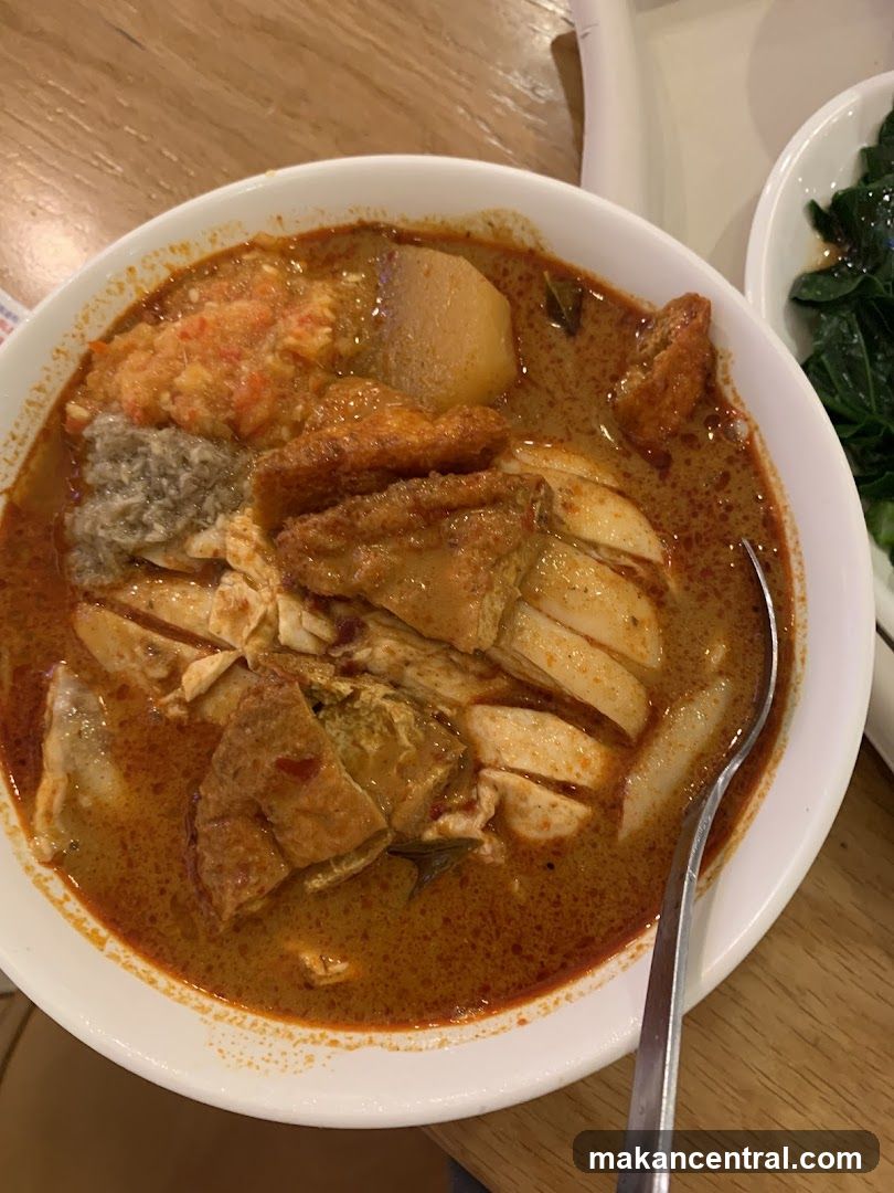 Sergeant Hainanese Chicken Rice 三巡海南鸡饭