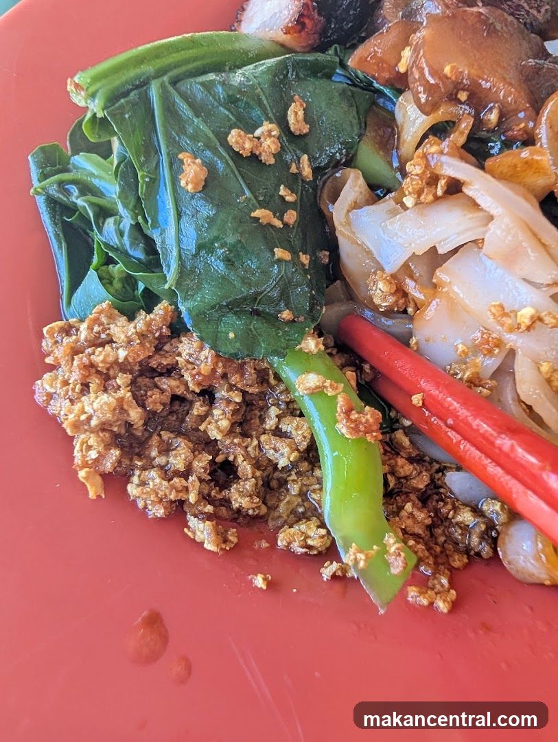 Stir-fried noodles with vegetables and meat