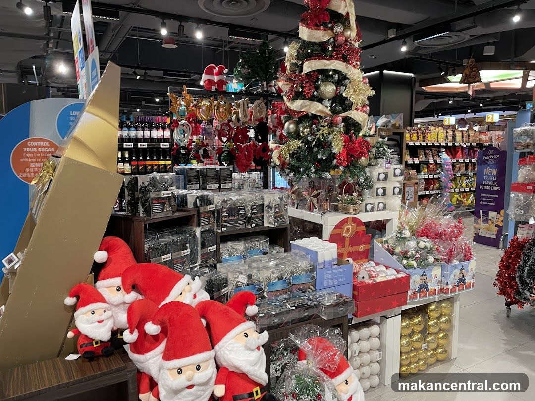 Christmas Decorations and Snacks