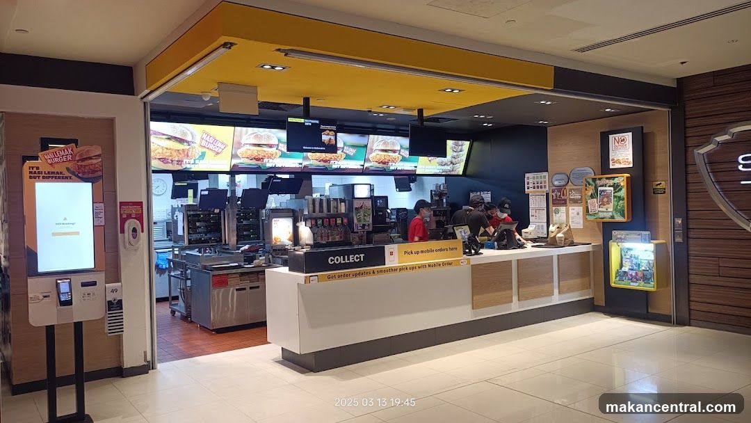 Fast Food Restaurant Counter