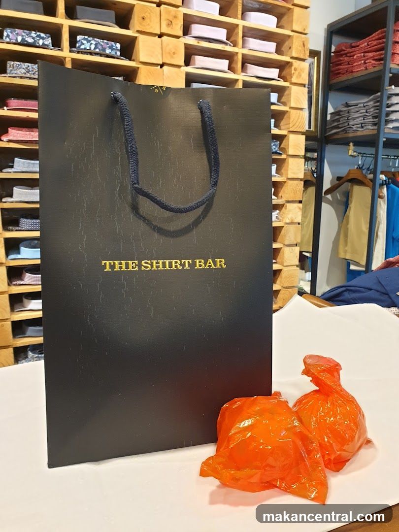 Shopping Bag with "THE SHIRT BAR" Logo