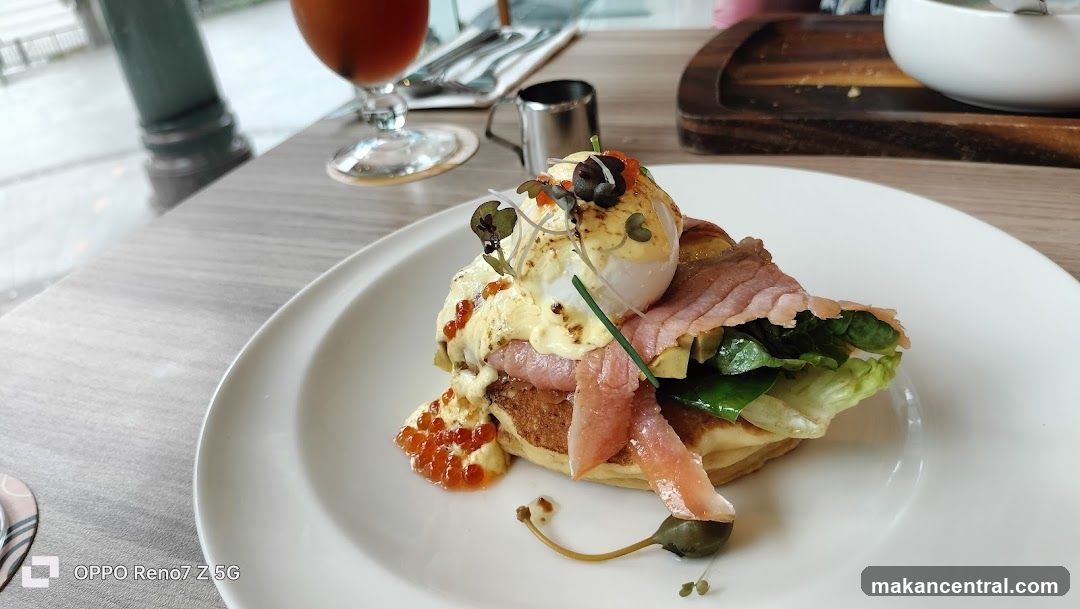 Eggs Benedict with Smoked Salmon