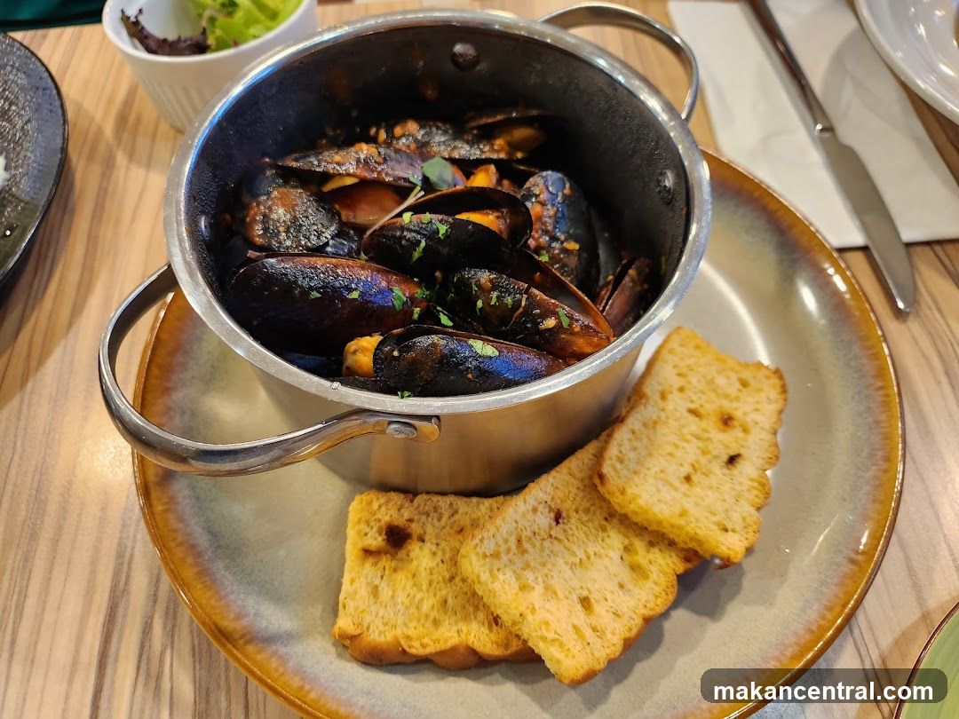Mussels with Bread
