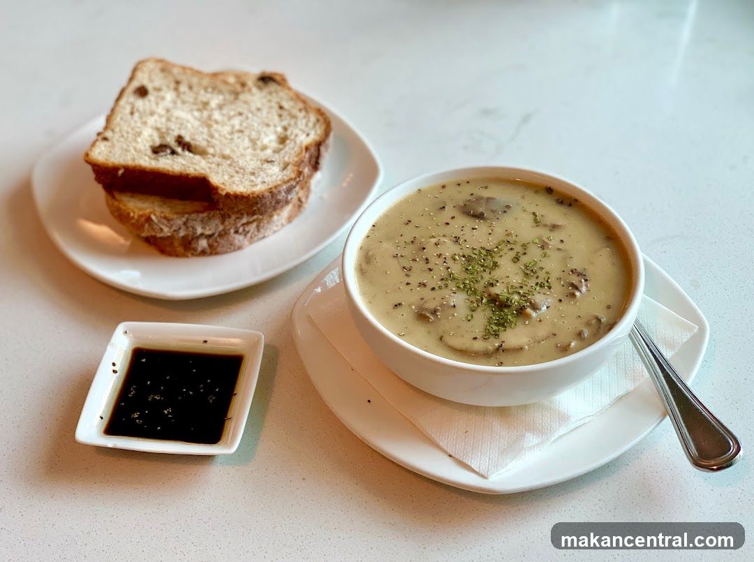 Mushroom Soup with Bread