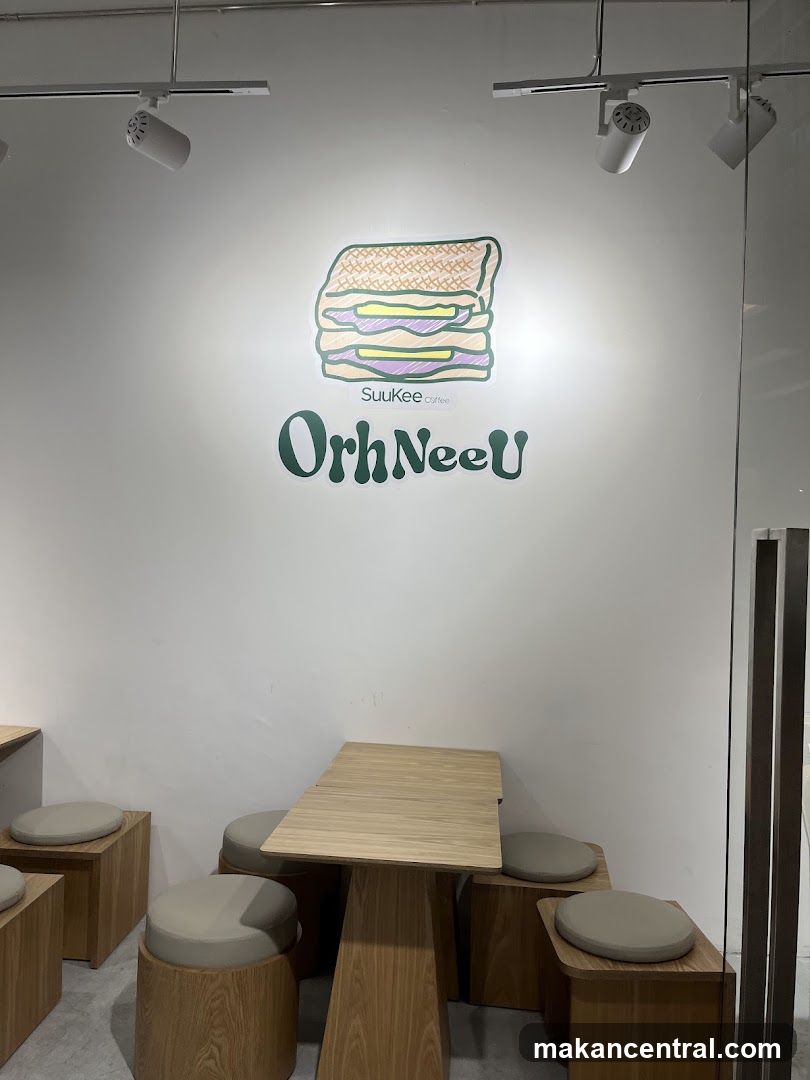 OrhNeeU Coffee Shop Interior
