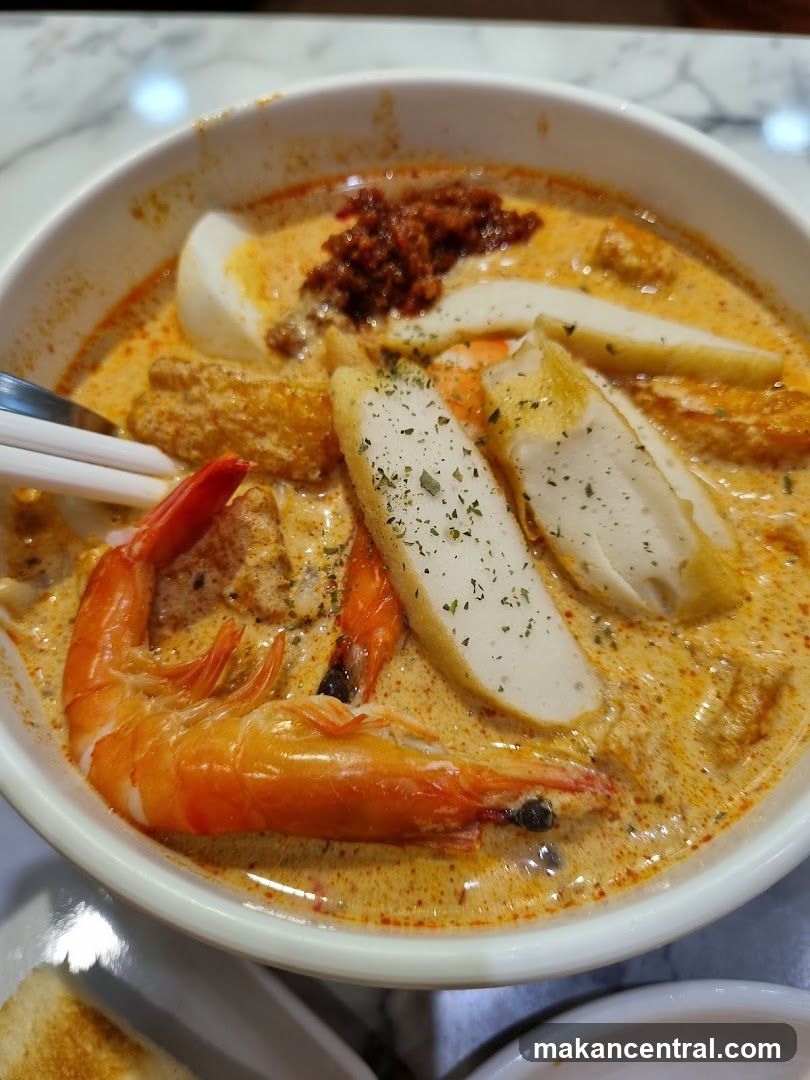 Laksa with Shrimp and Fish Cake
