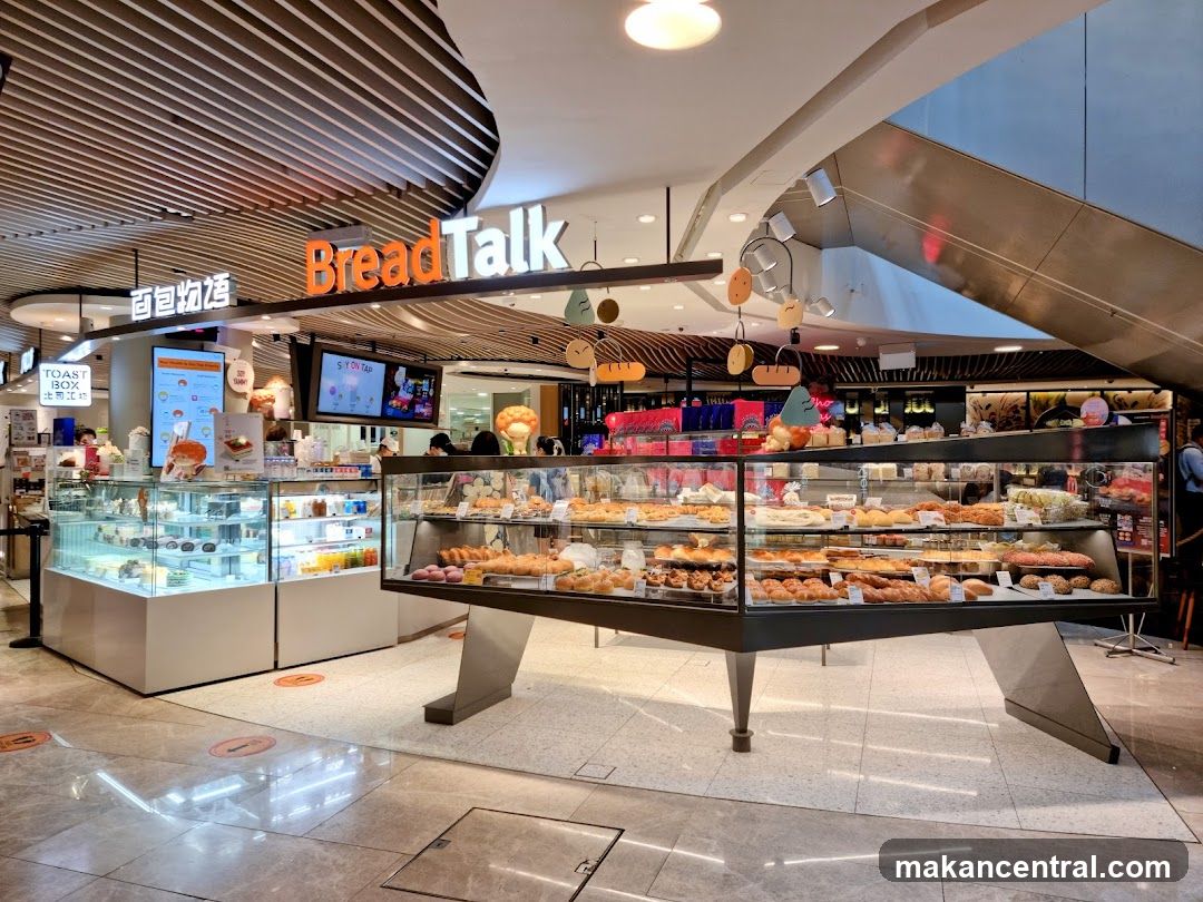 BreadTalk Bakery Display