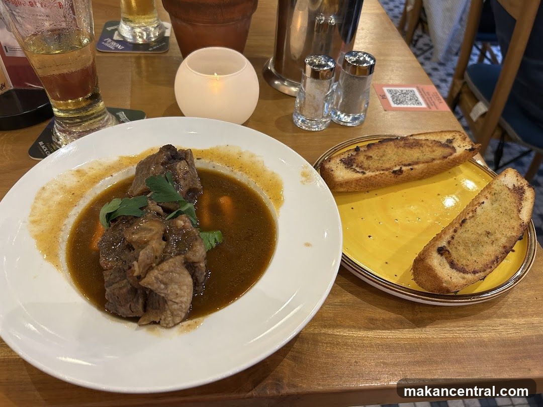 Braised Beef with Garlic Bread
