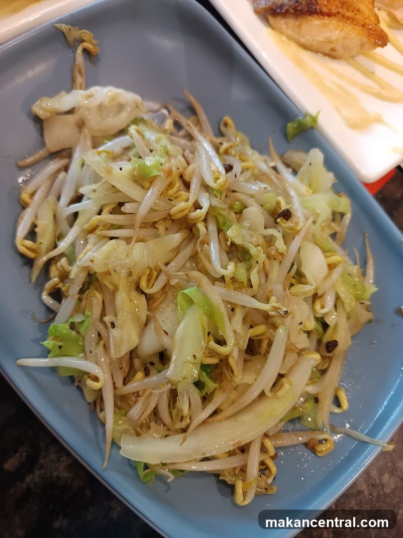 Stir-fried Bean Sprouts and Cabbage