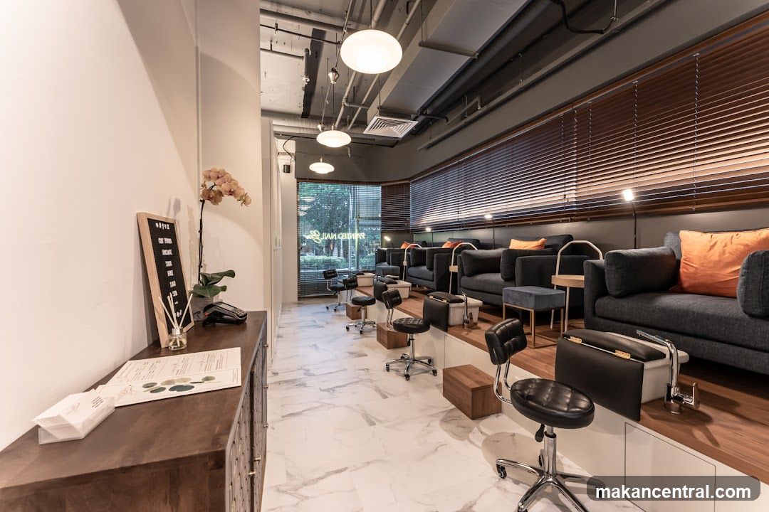 Painted Nail Bar