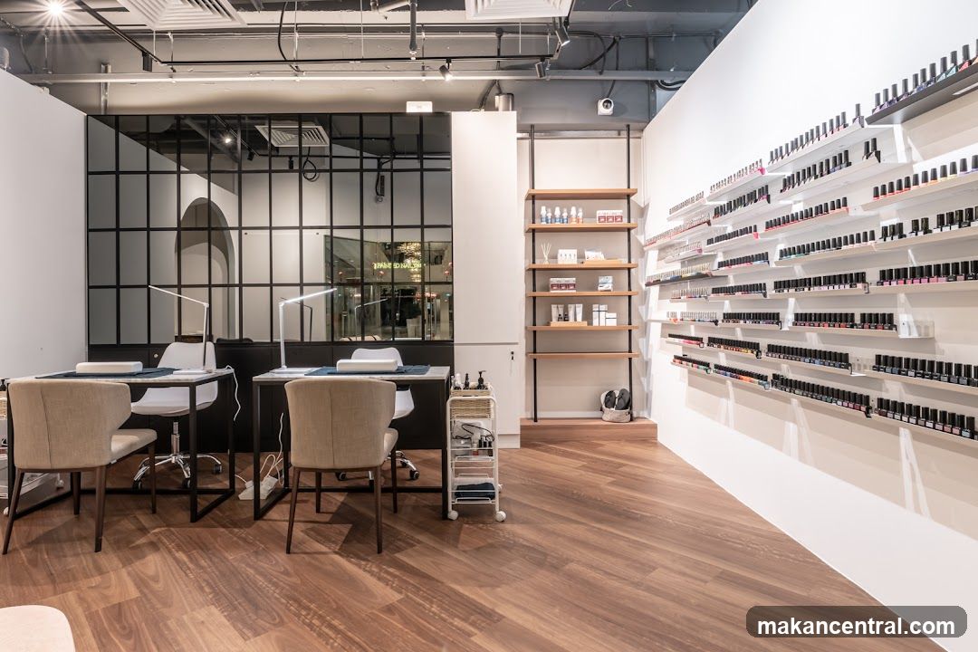 Painted Nail Bar
