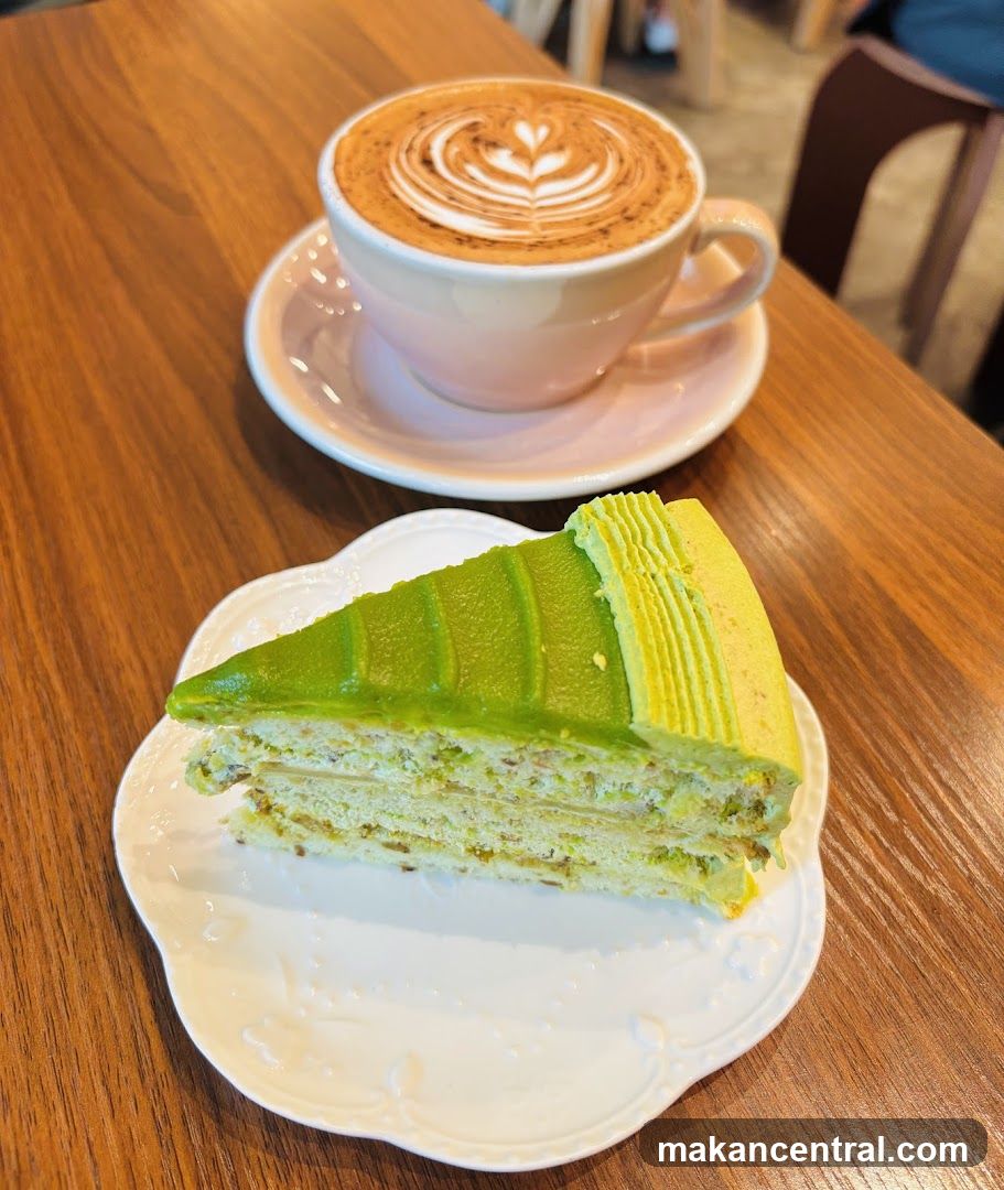 Matcha cake and latte