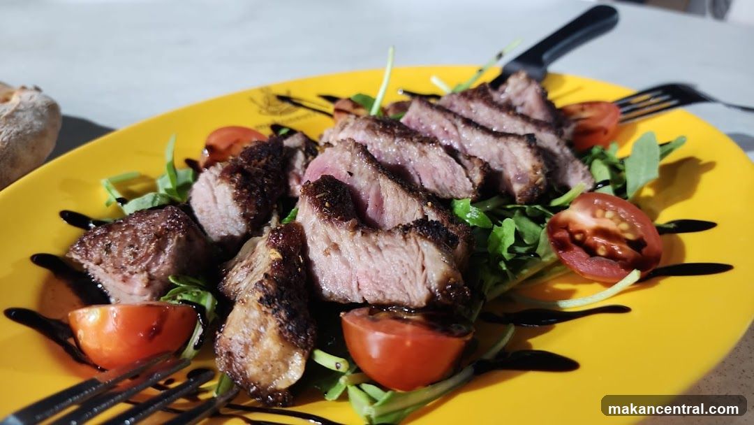 Sliced Steak Salad