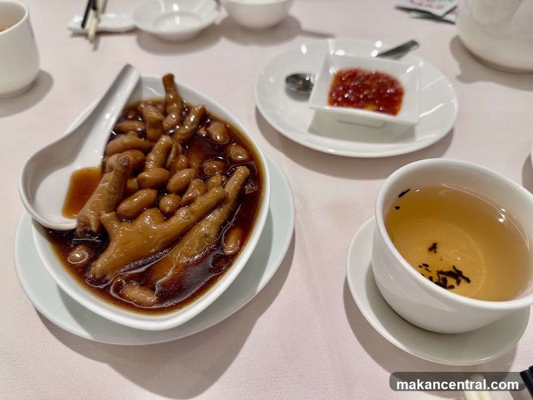 Braised Chicken Feet with Peanuts and Tea