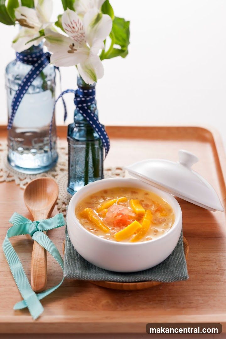 Dessert with Mango and Pomelo