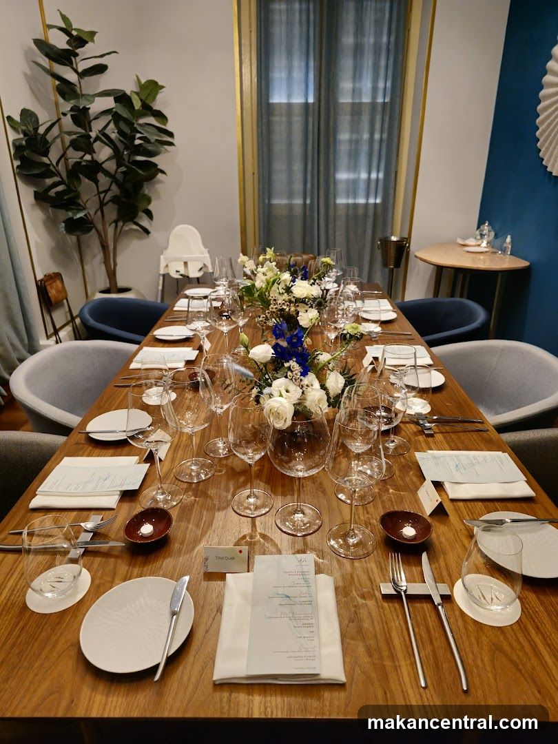 Elegant Dining Table Setting