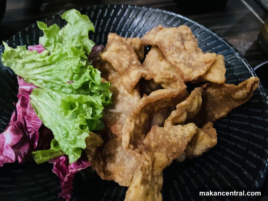 Fried Crispy Chicken Skin with Salad