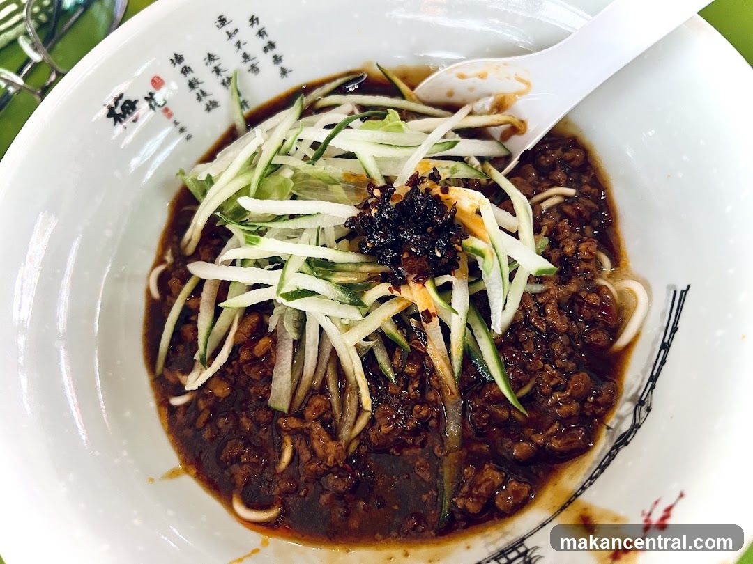 Noodles with Minced Meat and Cucumber