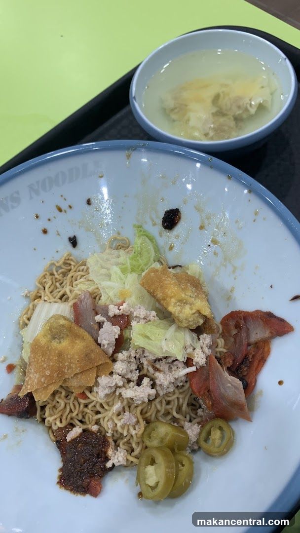 Noodles with toppings and soup