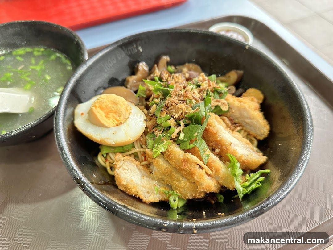 Noodles with Fried Chicken and Egg