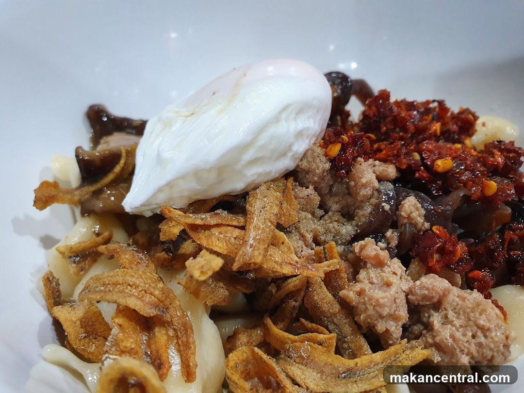 Noodles with Toppings