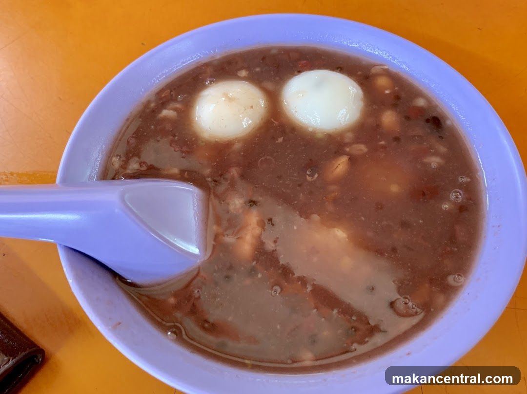Red Bean Soup with Glutinous Rice Balls
