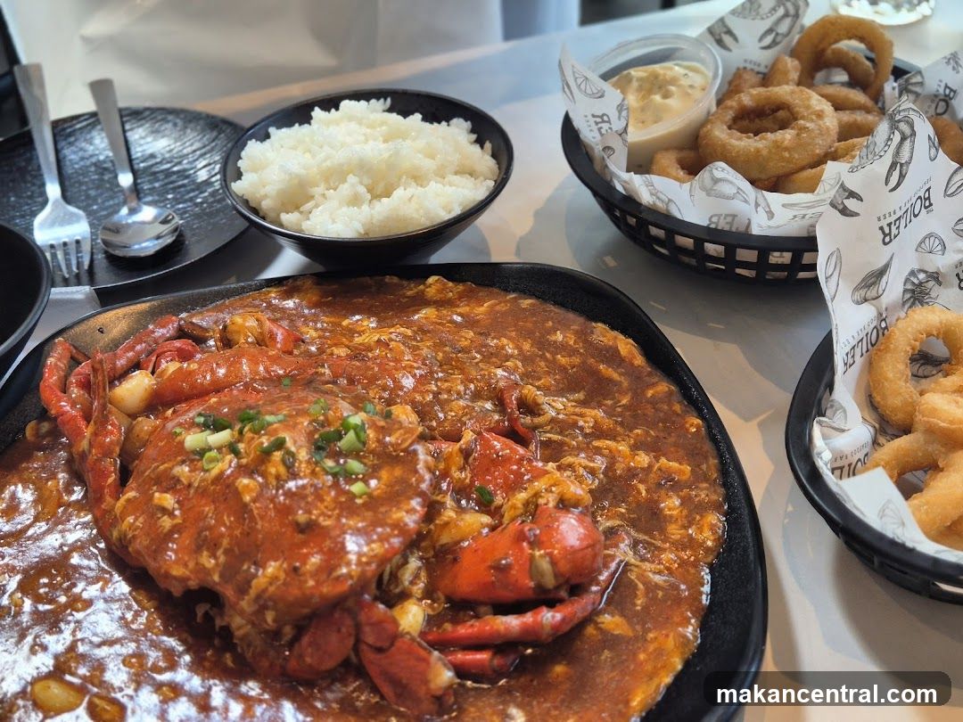 Crab dish with rice and onion rings