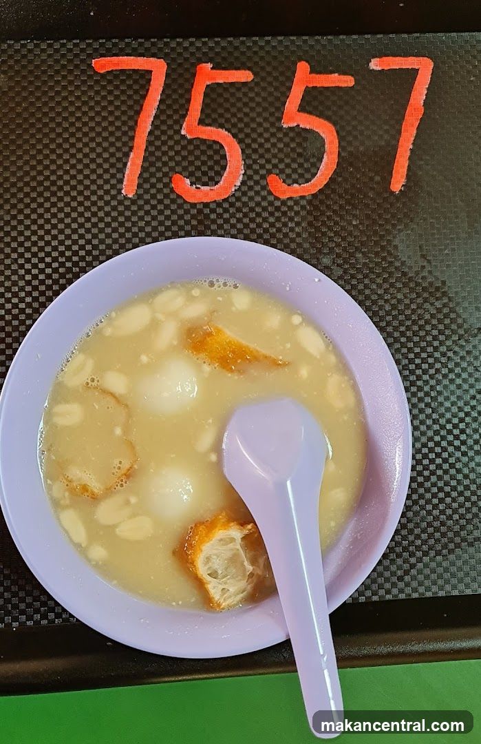 Peanut Soup with Dough Fritters and Tangyuan