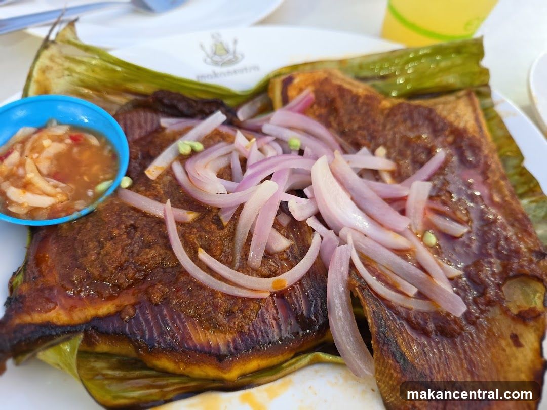 Grilled Fish with Onions and Sauce