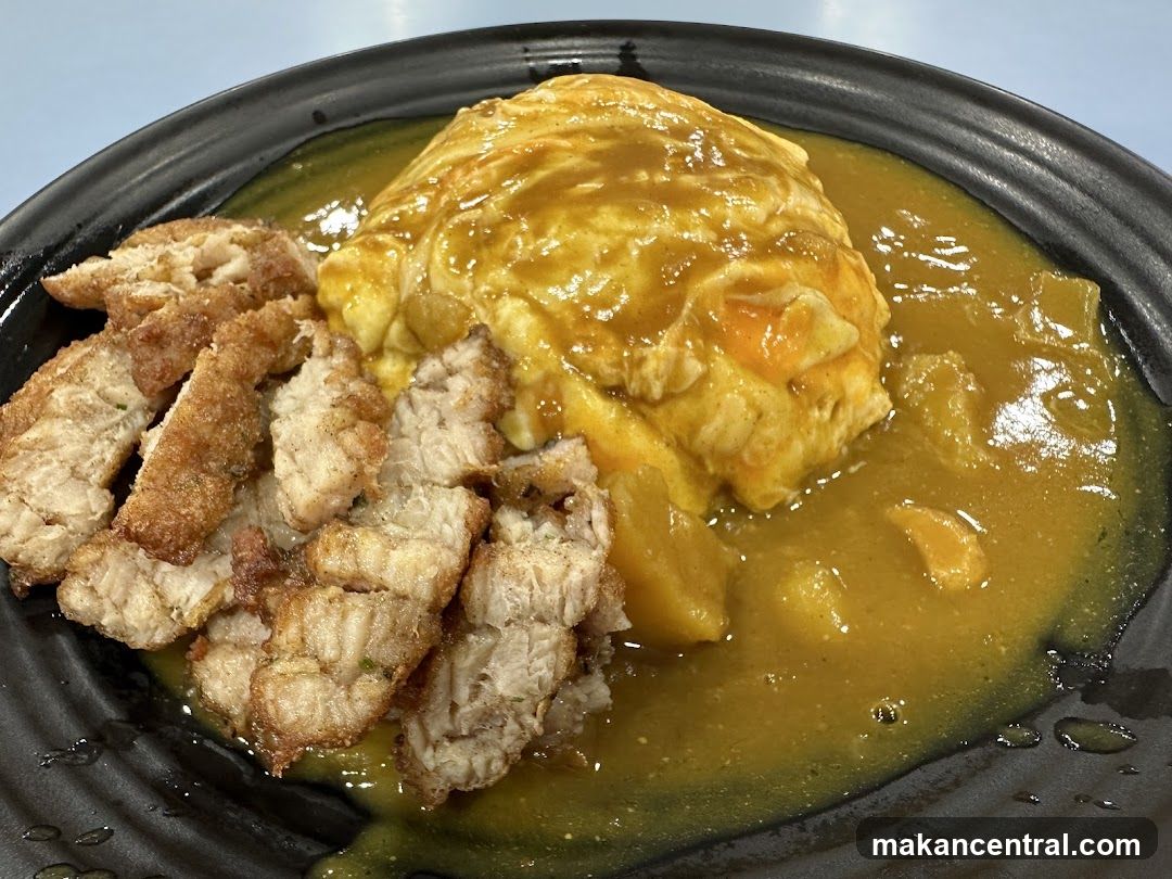 Curry Omelette with Fried Pork