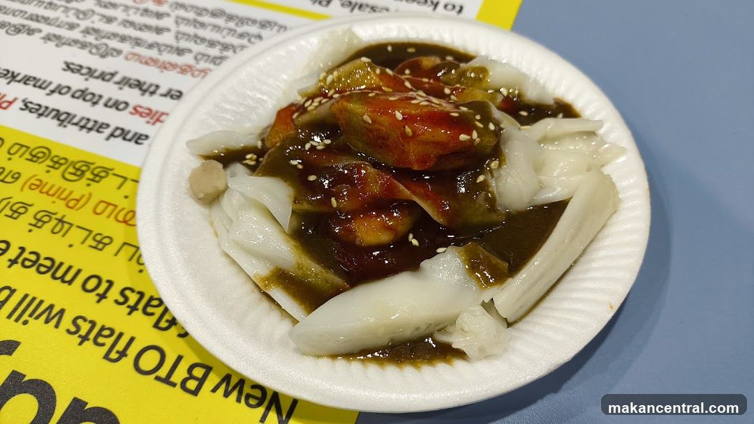 Rice noodle rolls with sauce