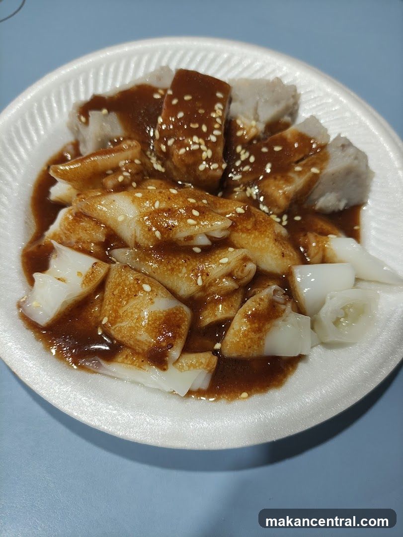 Steamed Rice Rolls with Sauce