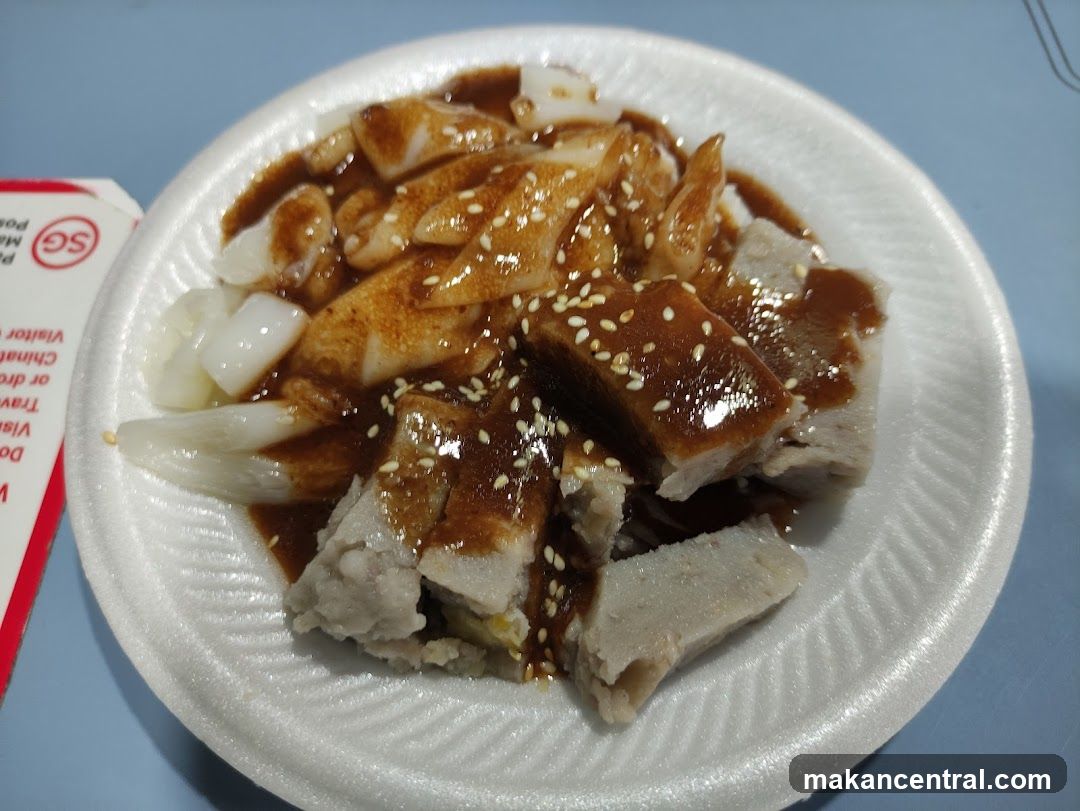 Steamed Rice Rolls with Sauce