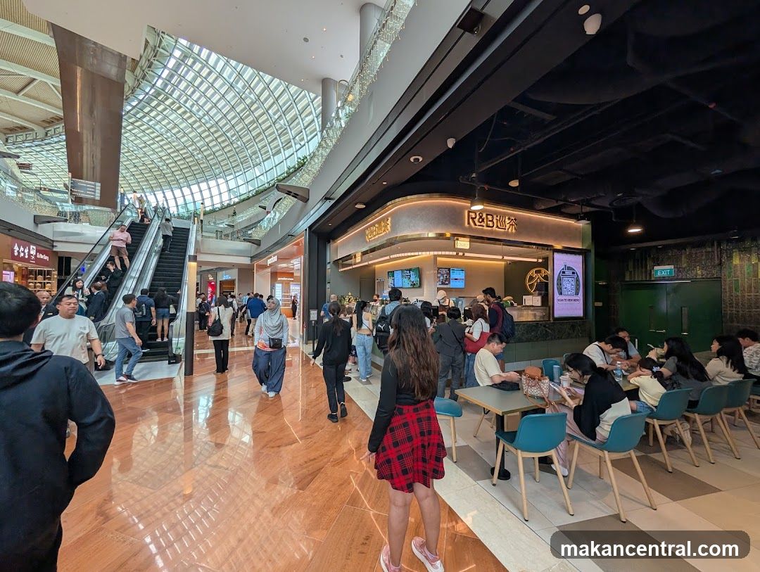 R&B Tea Shop in a Mall