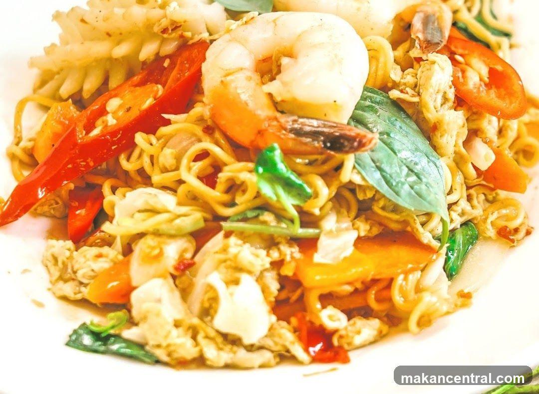 Stir-fried Noodles with Seafood and Vegetables