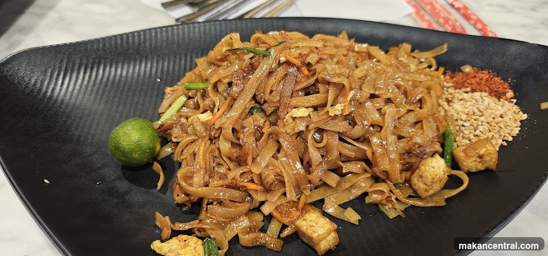Stir-fried Noodles with Garnishes