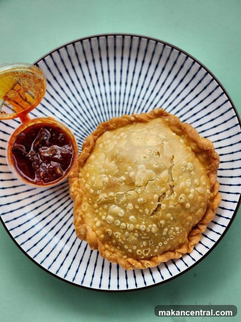 Curry Puff with Chutney