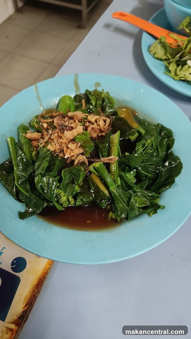 Stir-fried vegetables with fried shallots