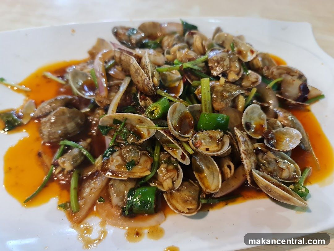 Spicy Stir-Fried Clams