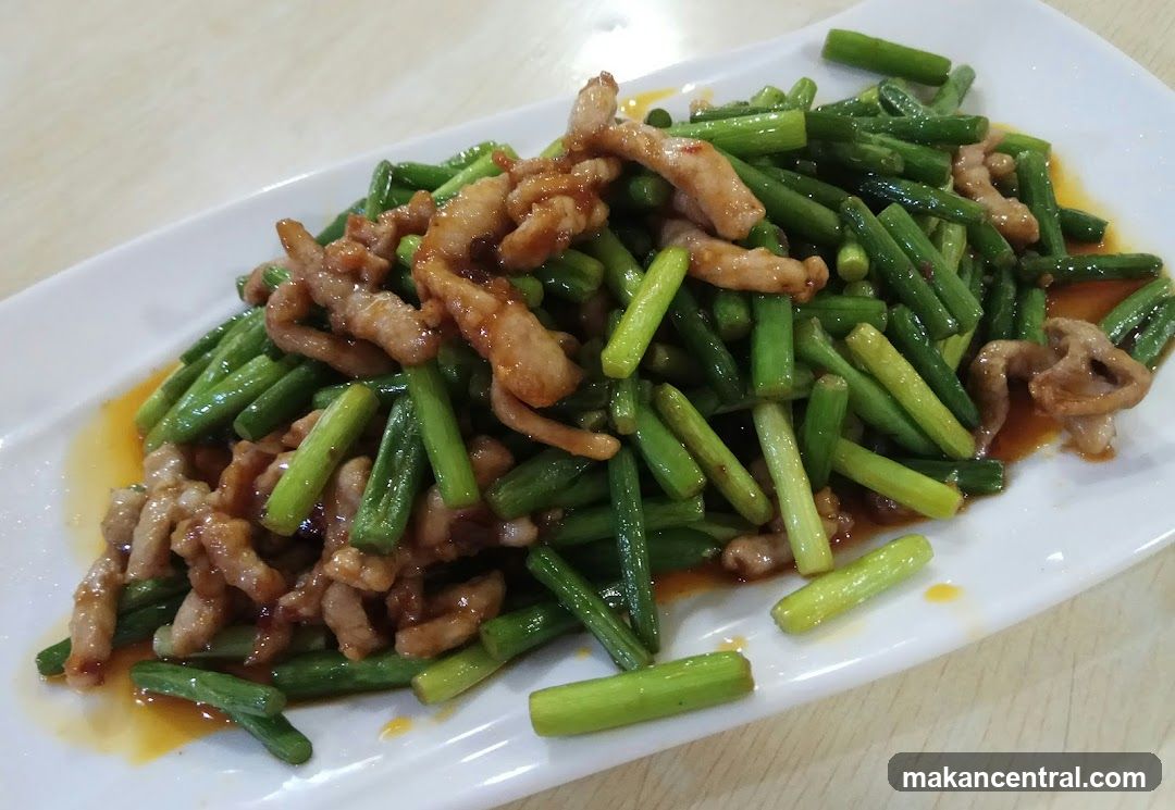Stir-fried Pork with Garlic Scapes