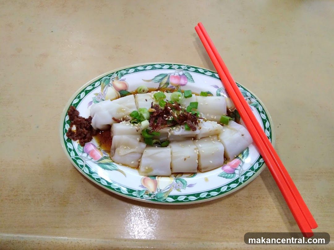 Steamed Rice Rolls with Toppings