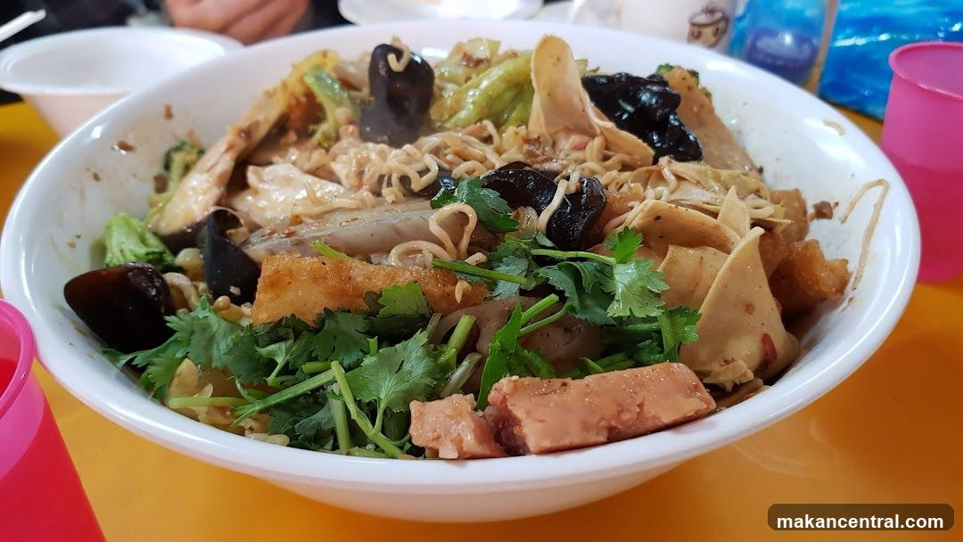 Noodle Dish with Vegetables and Meat