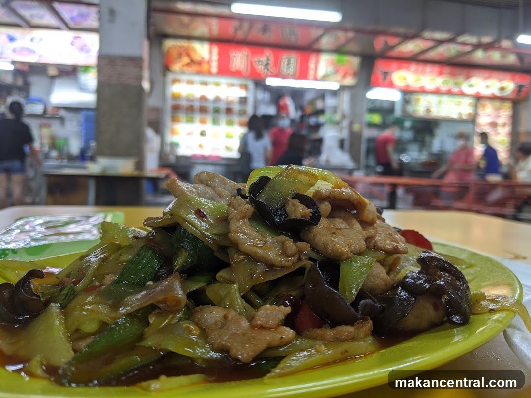 Stir-fried dish with meat and vegetables