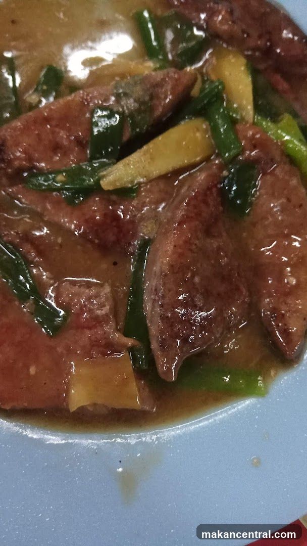 Stir-fried dish with sauce