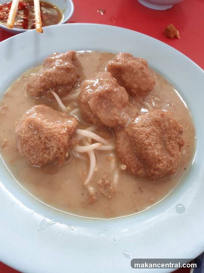 Fish balls with noodles and dipping sauce