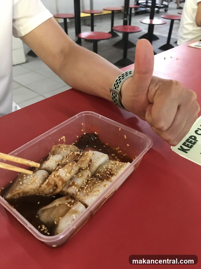 Cheung Fun with Sesame Seeds and Sauce
