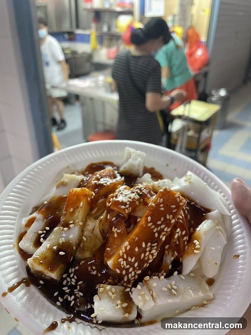 Chee Cheong Fun with Sauce and Sesame Seeds