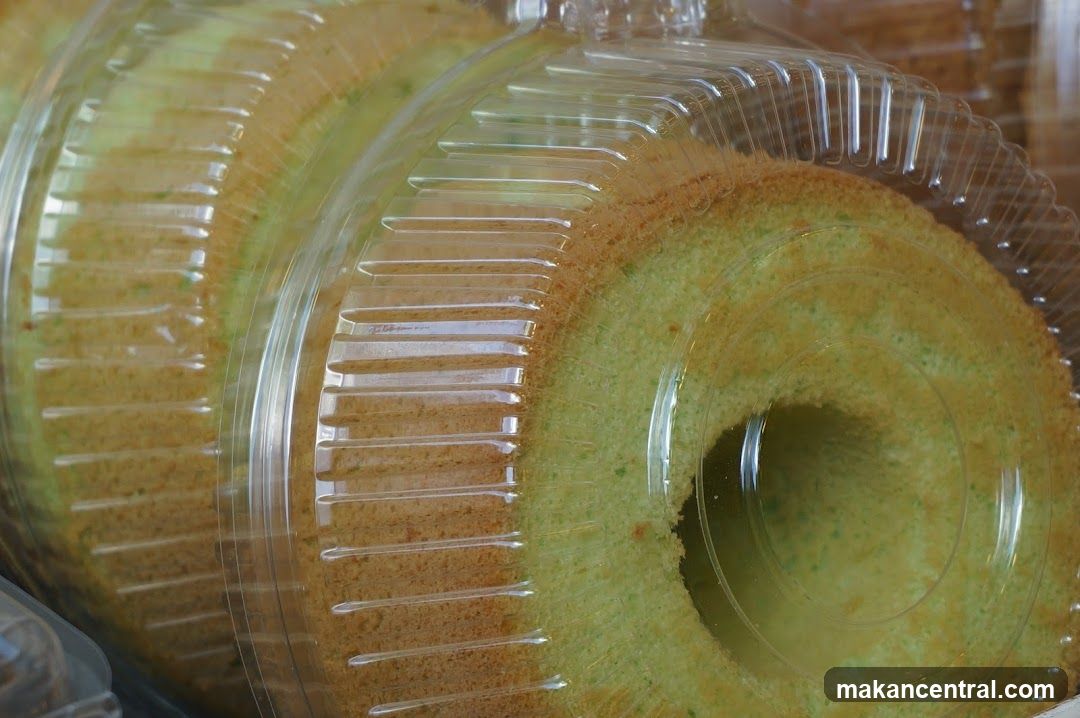 Pandan Chiffon Cakes