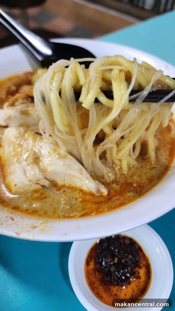 Noodles with Curry Soup