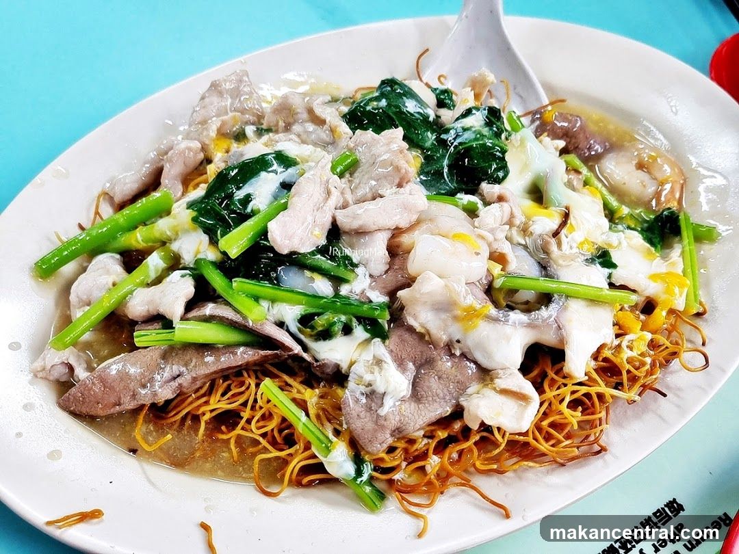 Crispy Noodles with Sliced Pork and Vegetables